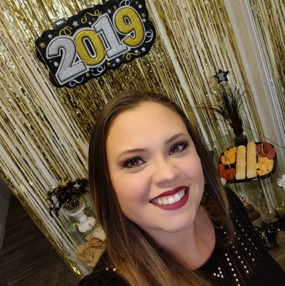 Meet your Posher, Claudia - Picture 1 of 1